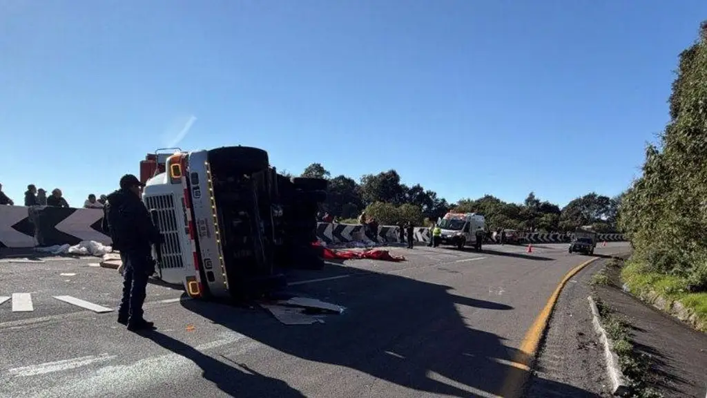 Imagen Hay cierre parcial de circulación en carretera de Veracruz; conoce a qué altura 