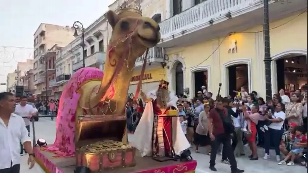 Los Reyes Magos desfilaron en Veracruz 