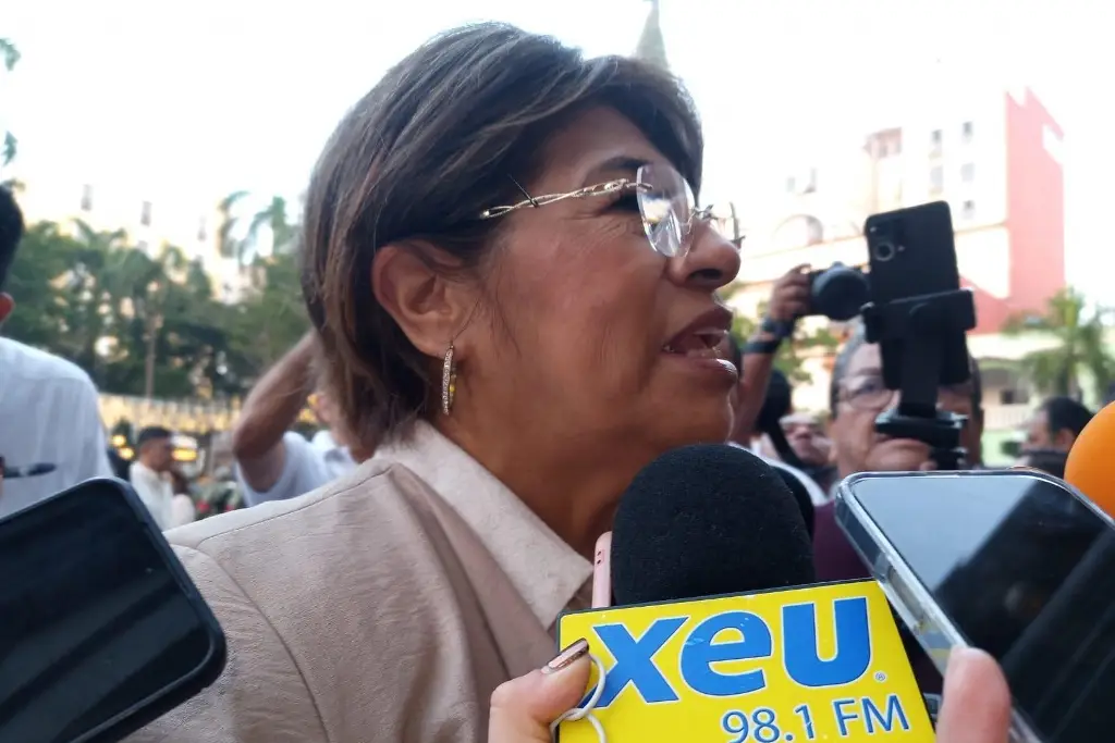 Solo hay 40 policías certificados, contratarán más: alcaldesa de Veracruz