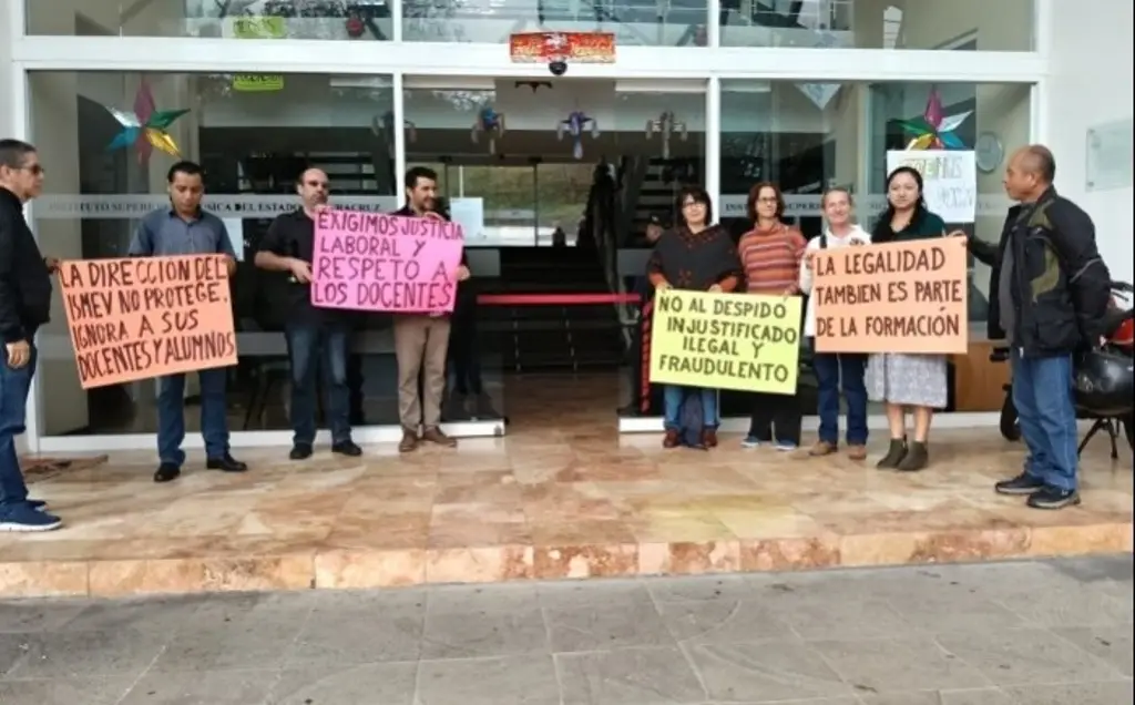 Imagen Maestros protestan por despidos en el Instituto Superior de Música de Veracruz