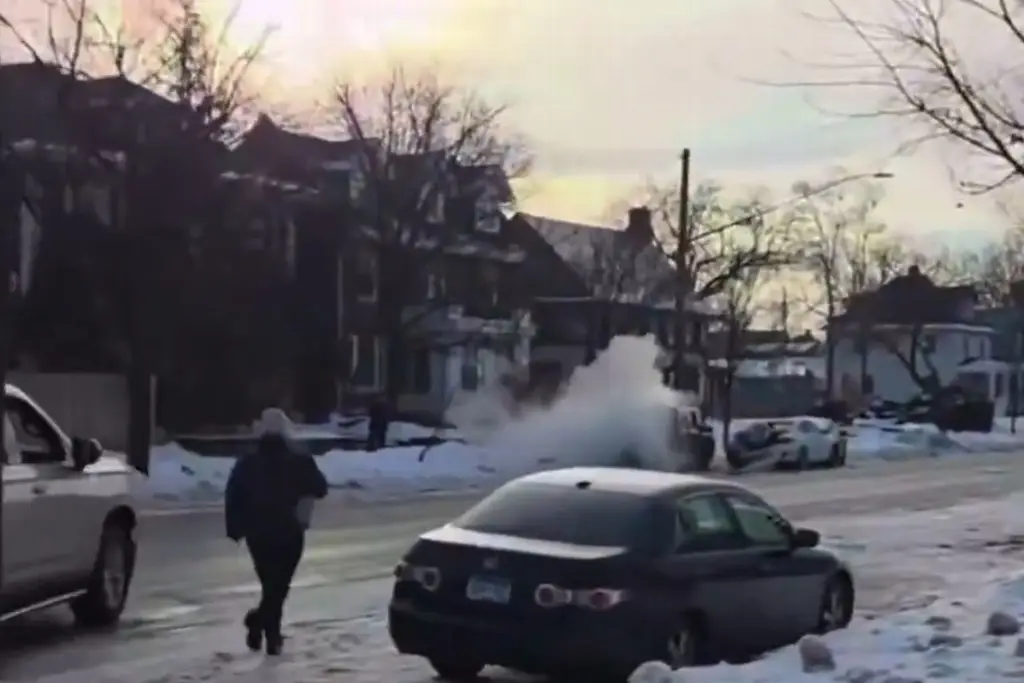 Crecen protestas en Mineápolis tras muerte de mujer en operativo de ICE