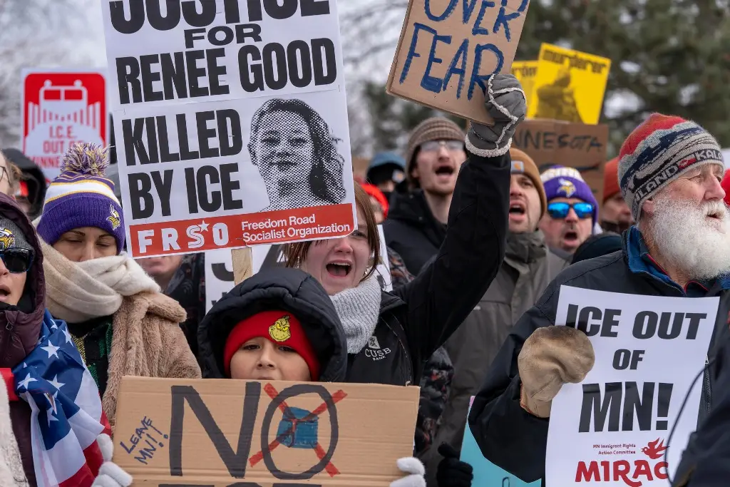 Imagen Marchan en EU tras muerte de una mujer a manos de agente de migración: 'El ICE mata'