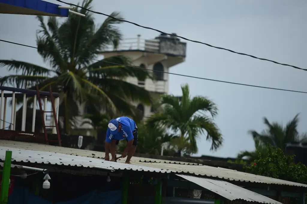 Imagen Piden asegurar objetos que puedan ser proyectados por evento de norte en Veracruz