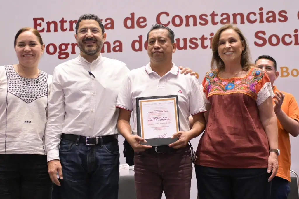 ISSSTE cancela deudas impagables y entrega 300 finiquitos en Veracruz