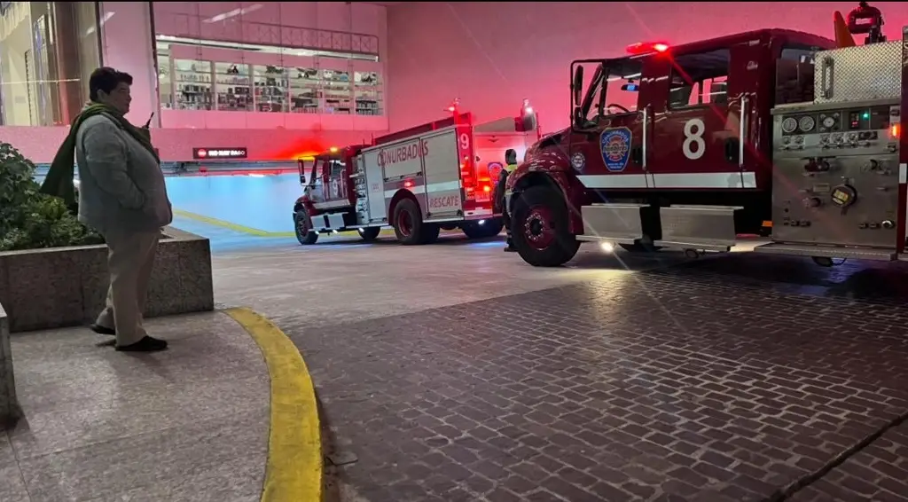 Se registra incendio en restaurante de plaza comercial de Boca del Río, Veracruz