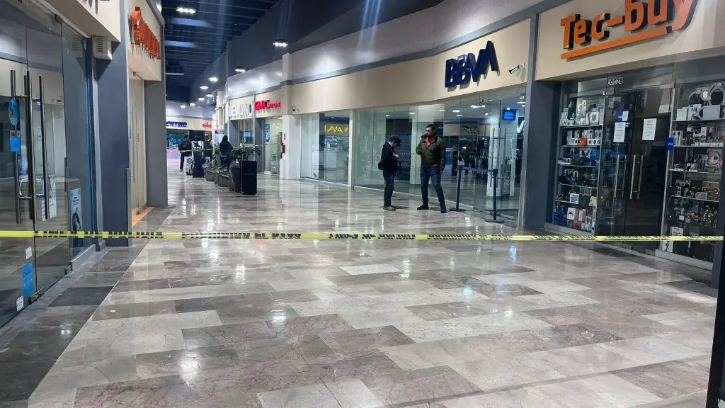 Imagen Fuerte movilización policiaca por presunto robo a banco en Veracruz; hay un detenido 