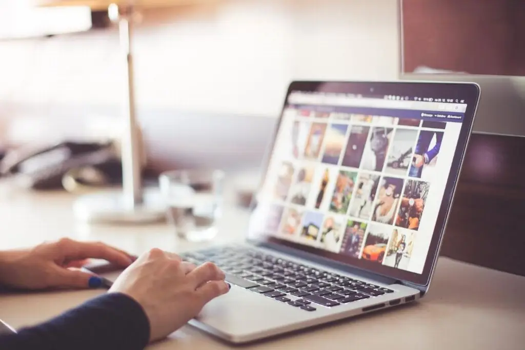 Imagen Reino Unido hará ilegal la creación de fotos íntimas con Inteligencia Artificial