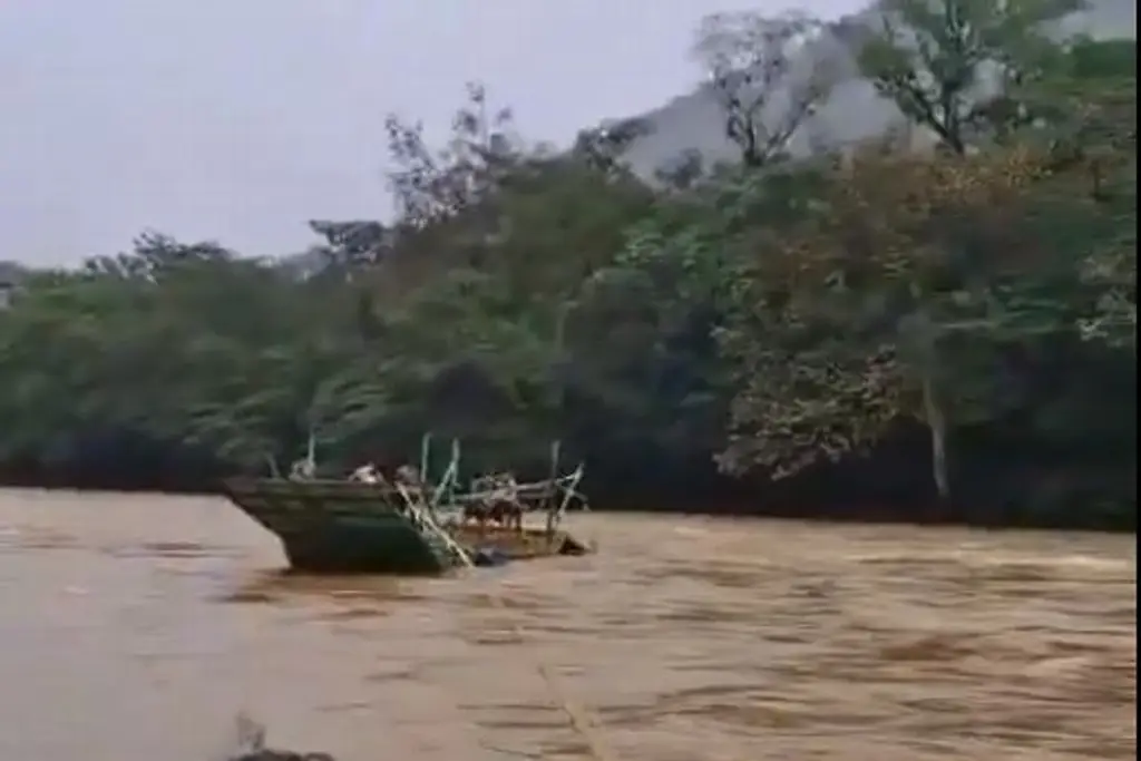 Imagen Se hunde lancha con maestros en río de Oaxaca; esto se sabe