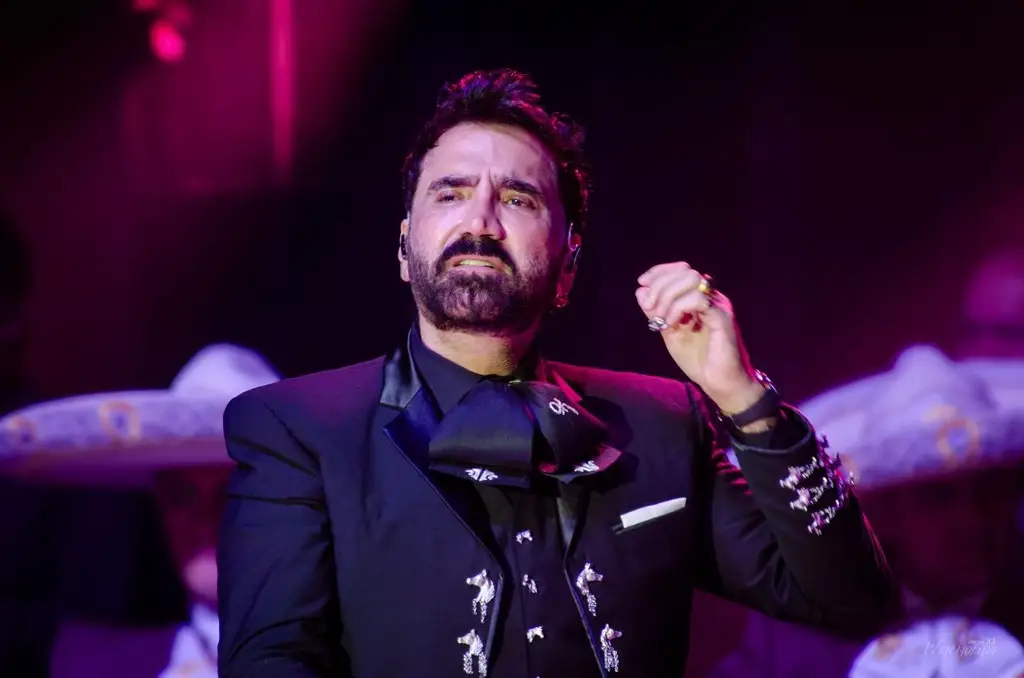 Imagen Operan a Alejandro Fernández ¡Este es su estado de salud! 