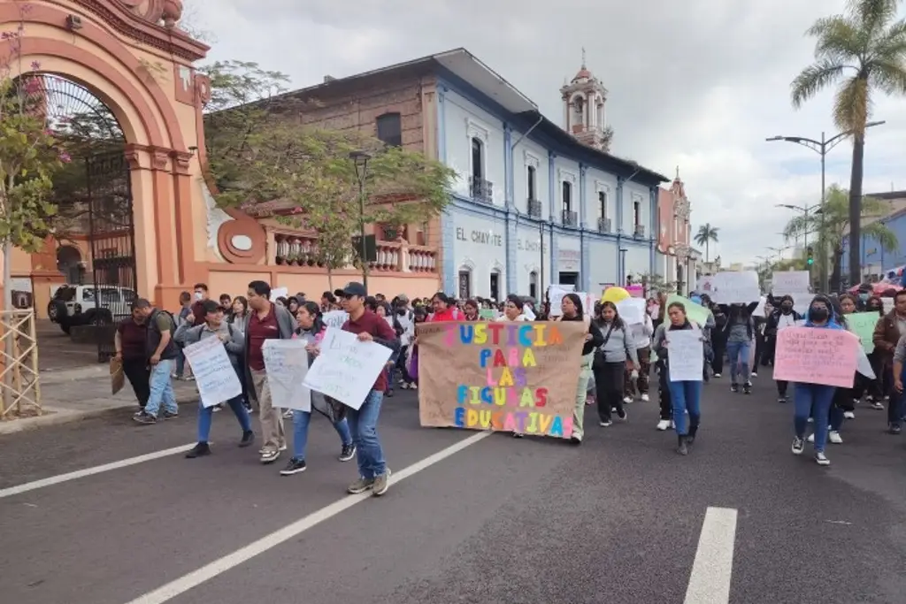 Por segundo día seguido, trabajadores de Conafe realizan protesta en Orizaba, Veracruz