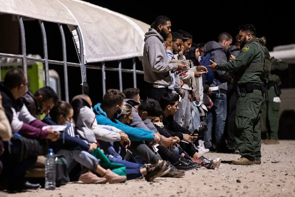 Imagen Jueza en EU impide a Trump acabar con el programa de reunificación familiar de migrantes