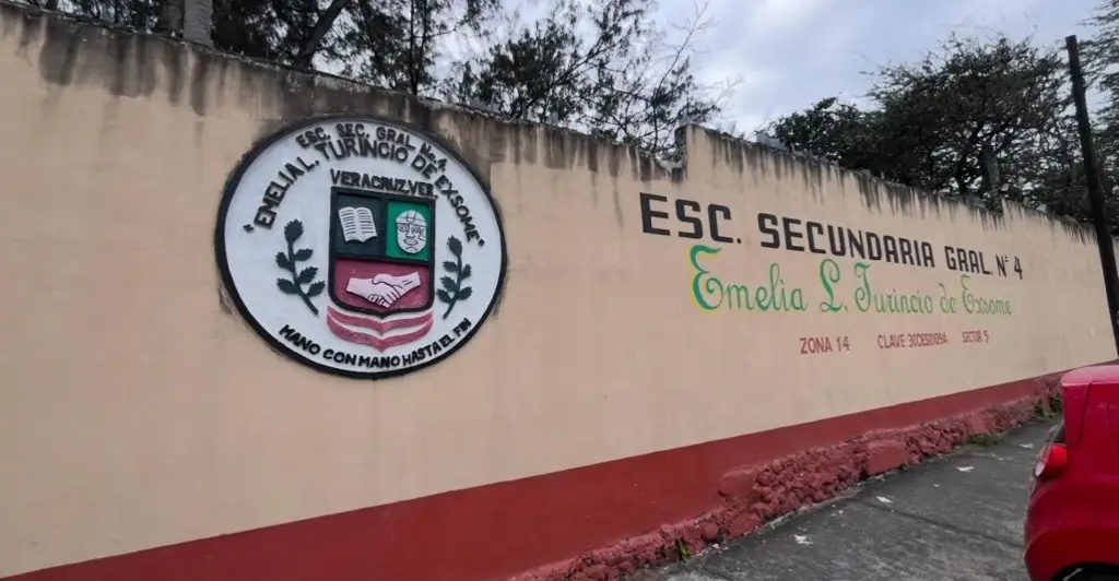 Imagen Evacuan alumnos de secundaria en Veracruz; este fue el motivo