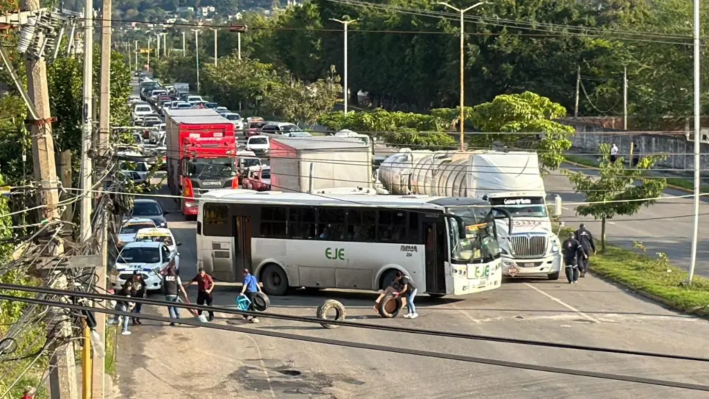 Imagen Protestan contra presuntos abusos de la SSP en Poza Rica