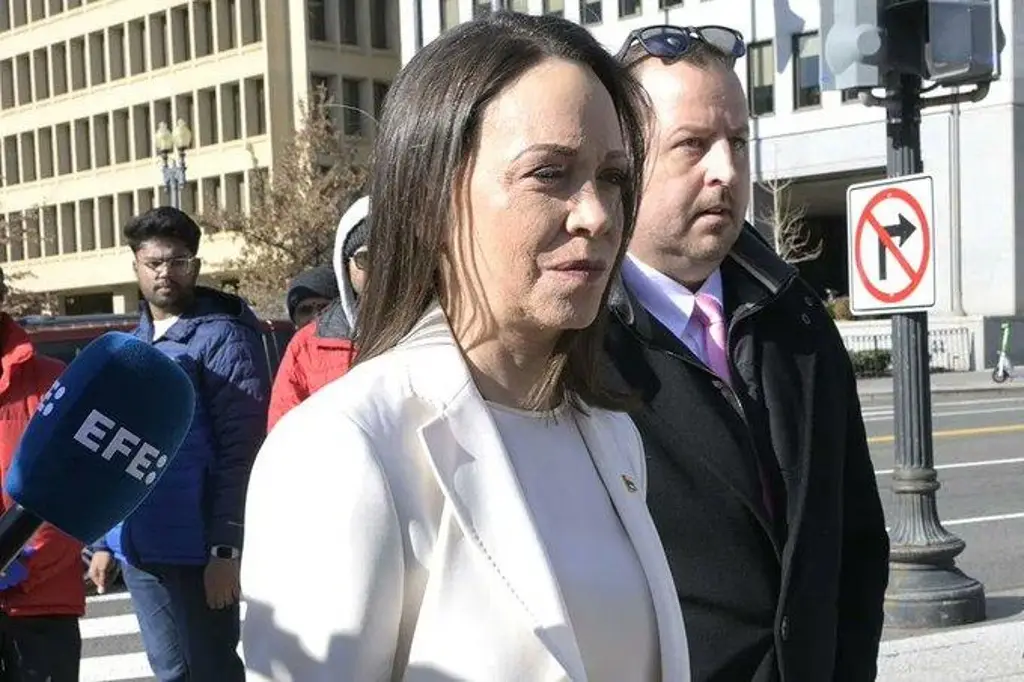 Machado almuerza con Trump en la Casa Blanca, con 'fría recepción y despedida'