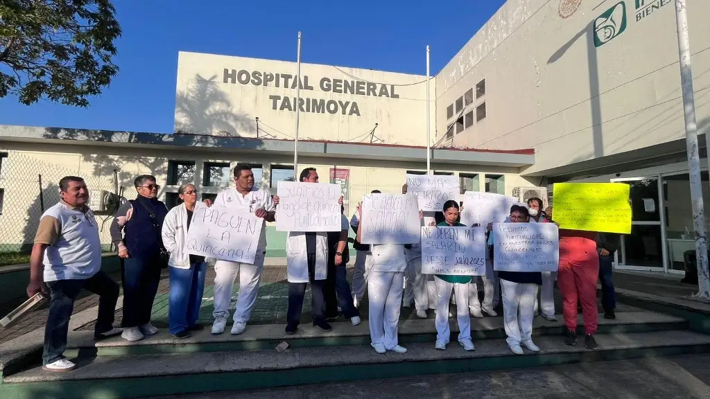 Imagen Protestan trabajadores del Hospital de Tarimoya en Veracruz