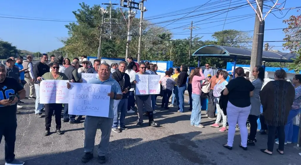 Imagen Se manifiestan maestros del ITBoca por atraso en sus pagos