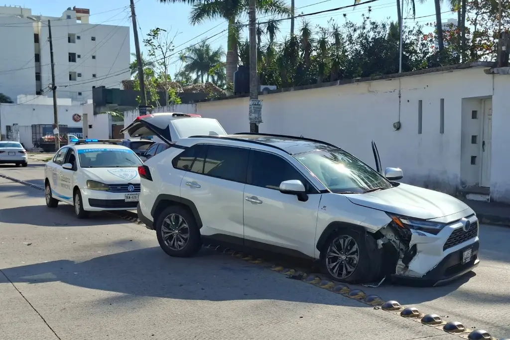 Imagen Se accidenta Pepín Ruíz en Boca del Río; acude a hospital para chequeo 