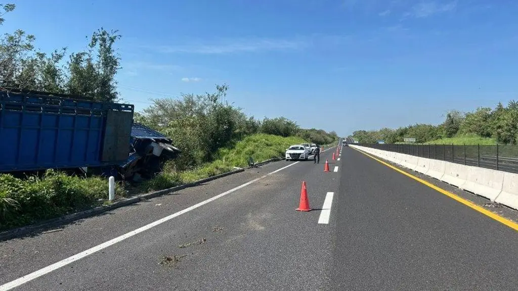 Imagen Tome precauciones, hay cierre parcial de circulación en autopista de Veracruz 