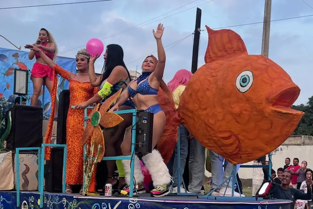 Imagen Realizan primer desfile del “Carnaval en tu colonia” en Veracruz 