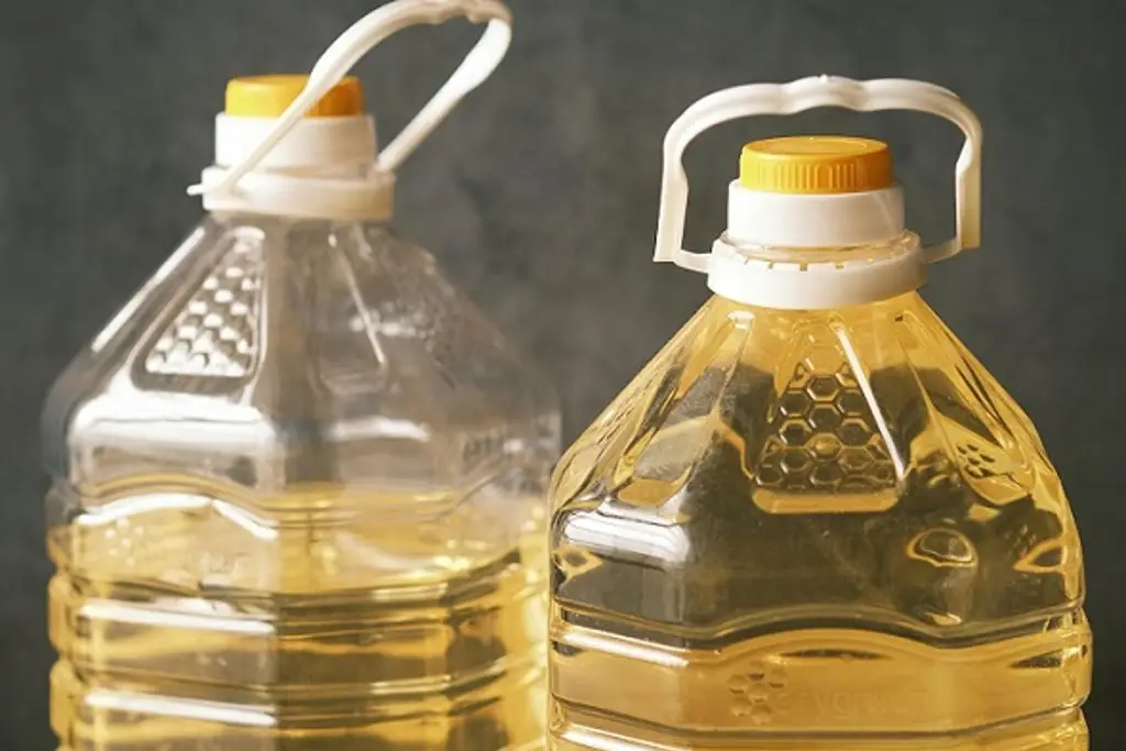 Imagen Aceite comestible usado, un contaminante que puede dañar miles de litros de agua, advierten 