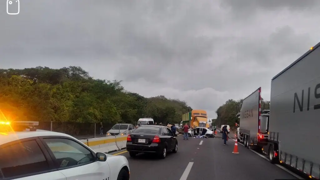 Imagen Hay cierre parcial de circulación en carretera Xalapa - Veracruz; esta es la razón