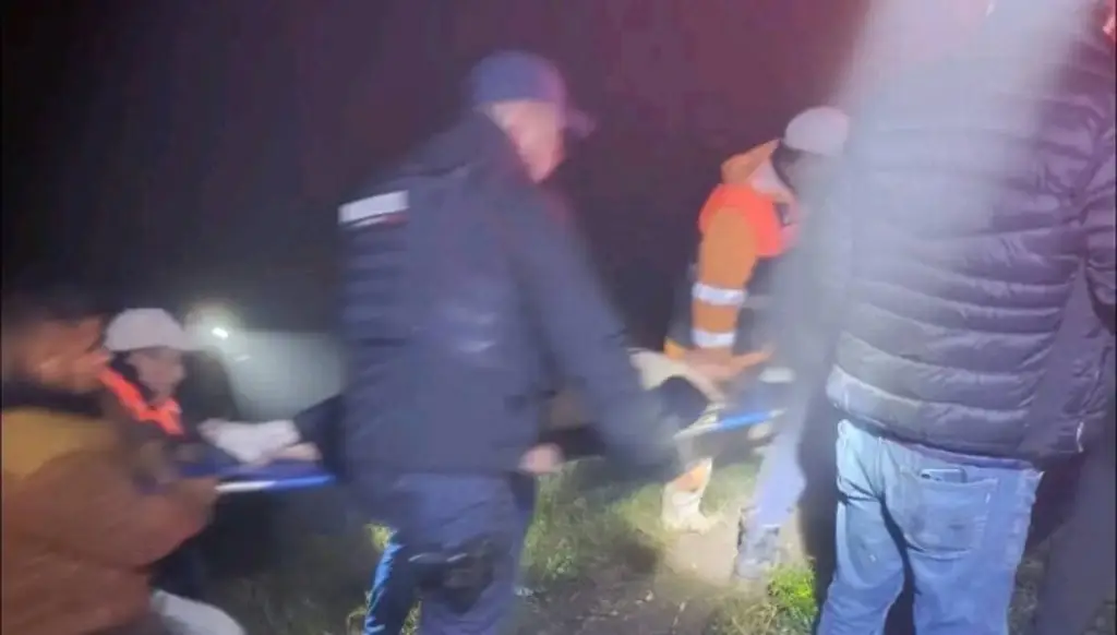 Imagen Vehículo cae a barranco en Totutla y deja 4 personas lesionadas