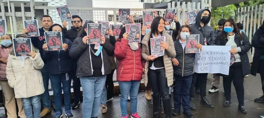 Imagen Trabajadores de salud protestan en CAE por adeudo de retroactivo salarial 2026
