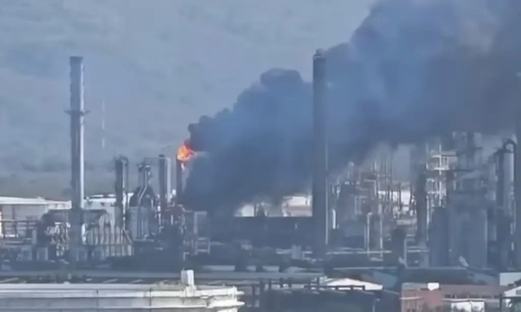 Imagen Incendio en refinería de Pemex activó protocolos  