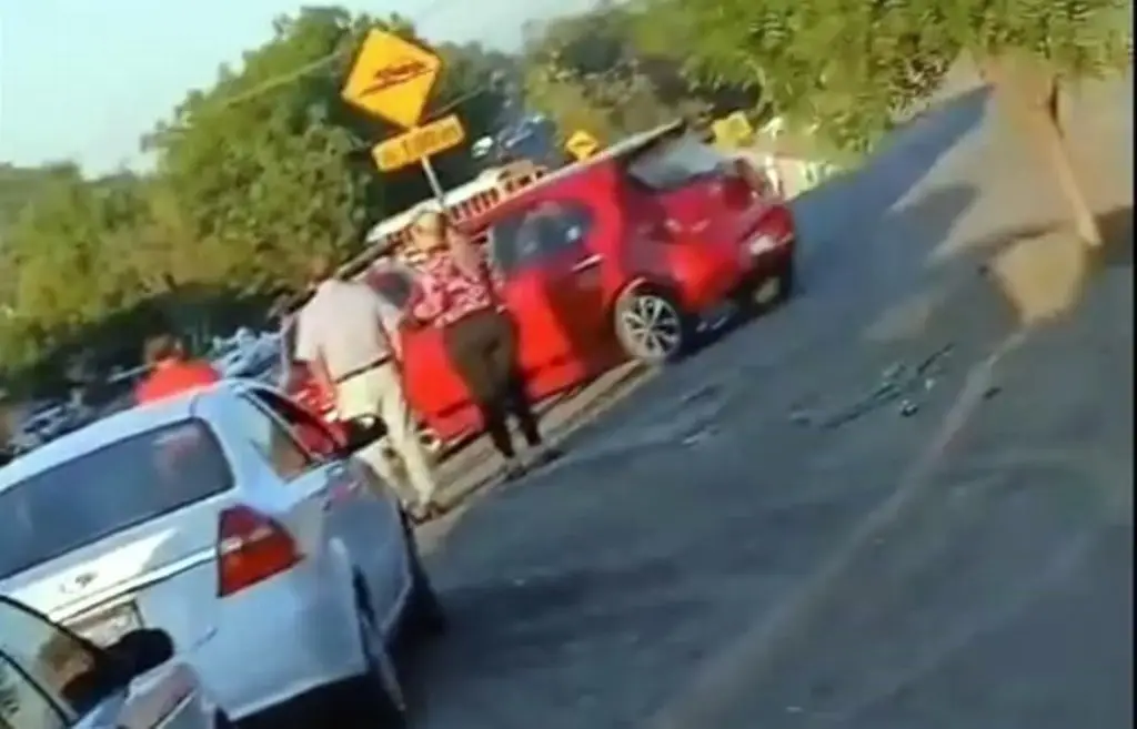 Imagen Bloqueos en Michoacán tras captura de 'El Botox', principal extorsionador de limoneros