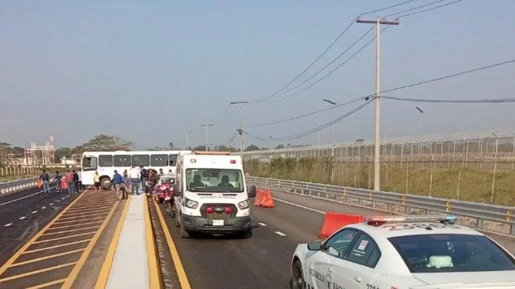 Imagen Cierre por accidente en carretera que lleva a Veracruz. Precaución 