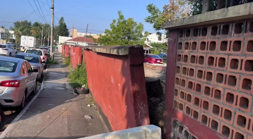 Imagen Reportan barda a punto de caer en el Floresta 