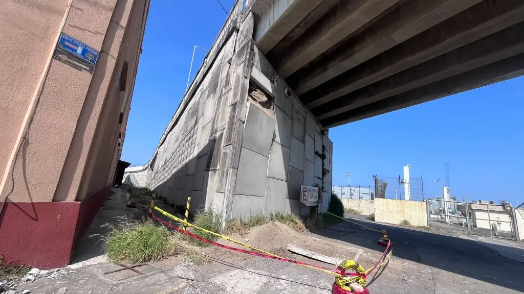 Imagen Se desprende estructura en Puente Morelos de Veracruz 