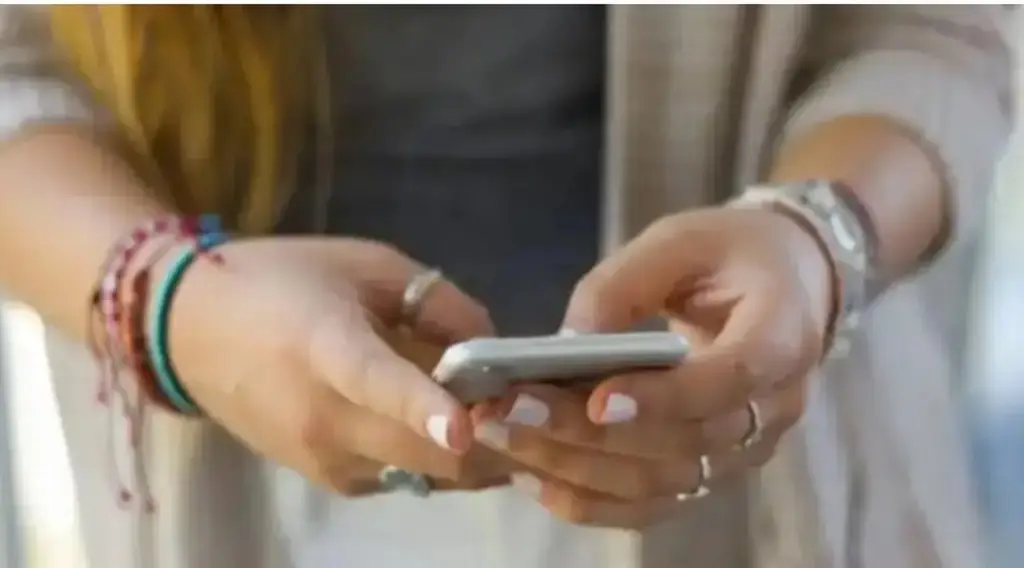 Imagen Presentan amparo para evitar vincular línea telefónica con la CURP; así puedes hacerlo