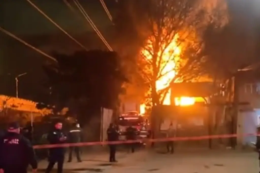 Imagen Se incendia fábrica de pinturas en el Edomex; desalojan casas aledañas (+Video)