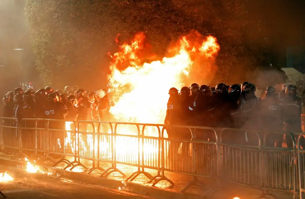 Imagen Disturbios contra el gobierno en Albania dejan 25 detenidos y 11 policías heridos