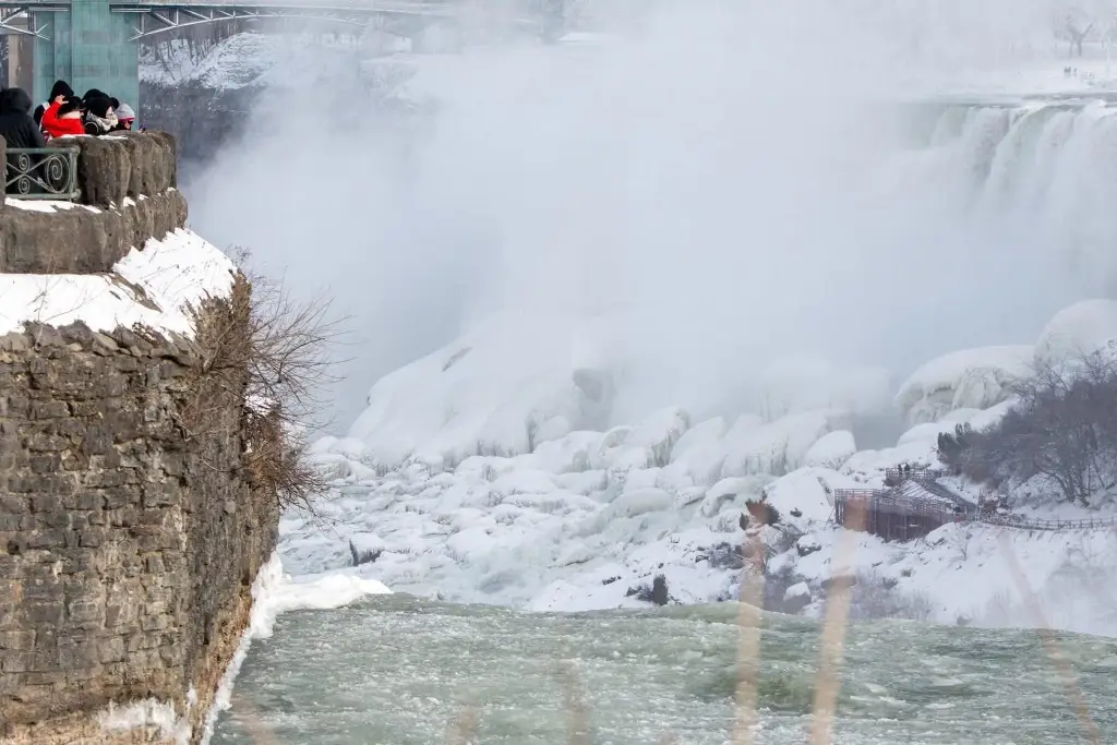 Imagen Cataratas del Niágara en Canadá se congelan parcialmente (+Video)
