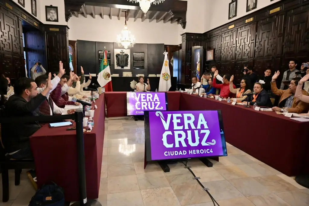 Imagen Donarán más de 10 mil toneladas de asfalto para bacheo en Veracruz 