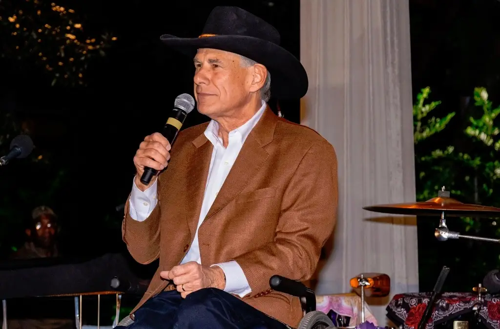 Imagen Gobernador de Texas dice que la Casa Blanca necesita 'reajustar' su política migratoria