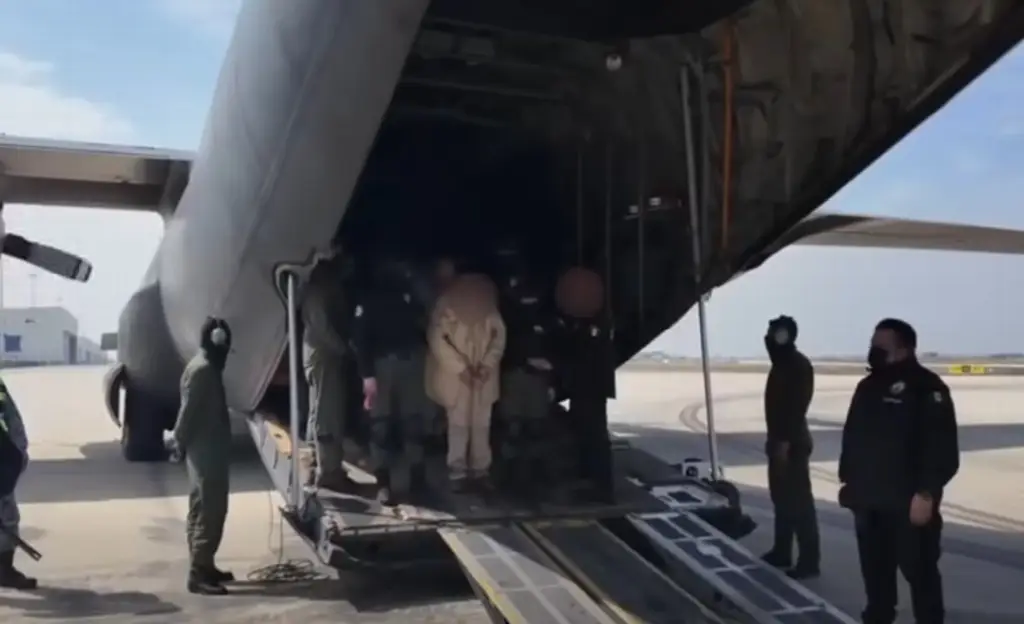 Imagen Familiares de tres criminales mexicanos entregados a EU denuncian al Gobierno ¿De qué lo acusan?