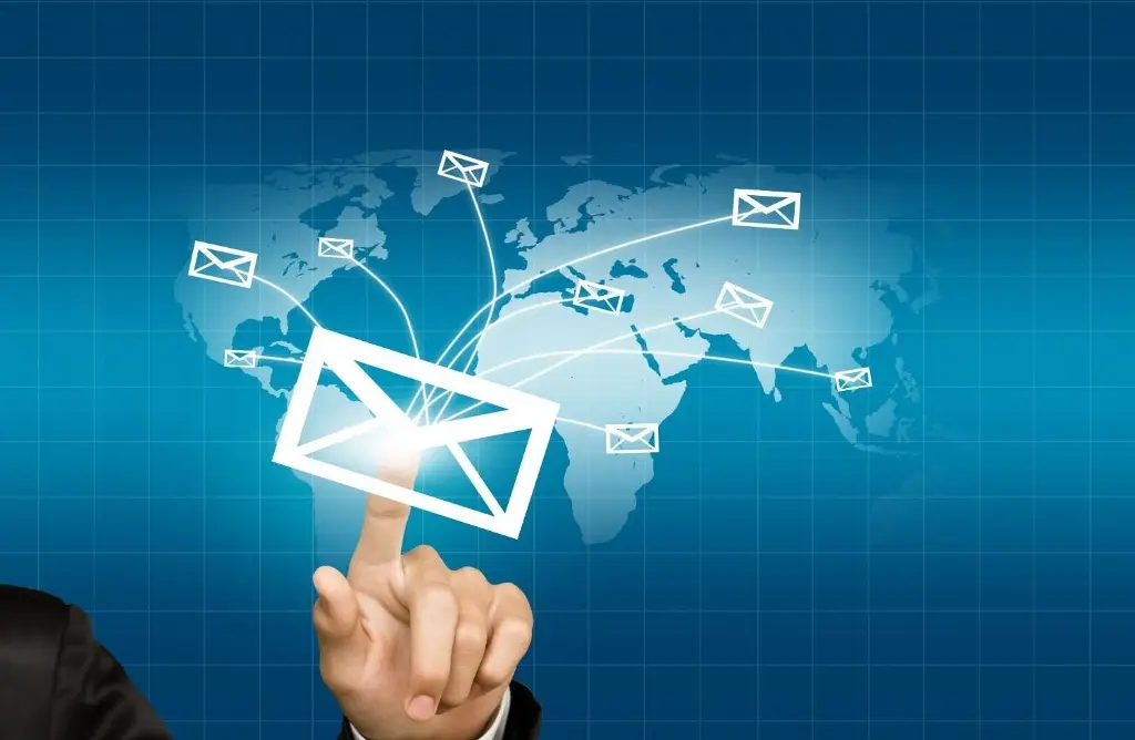 Imagen Comparativa de herramientas de email marketing: Mailrelay vs Mailjet, MailerLite y Acumbamail