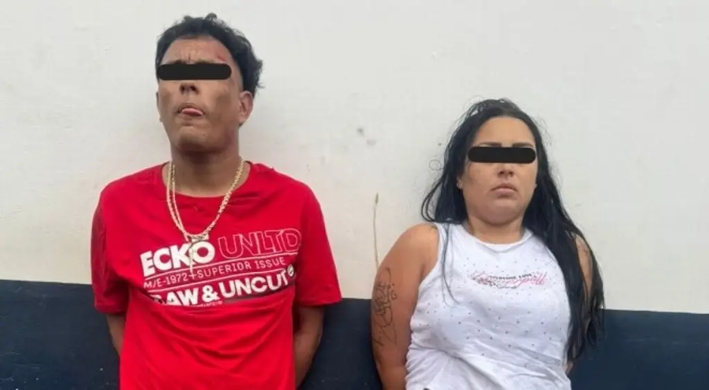 Imagen Un hombre y una mujer, los detenidos por violento asalto en farmacia de Xalapa, Veracruz 