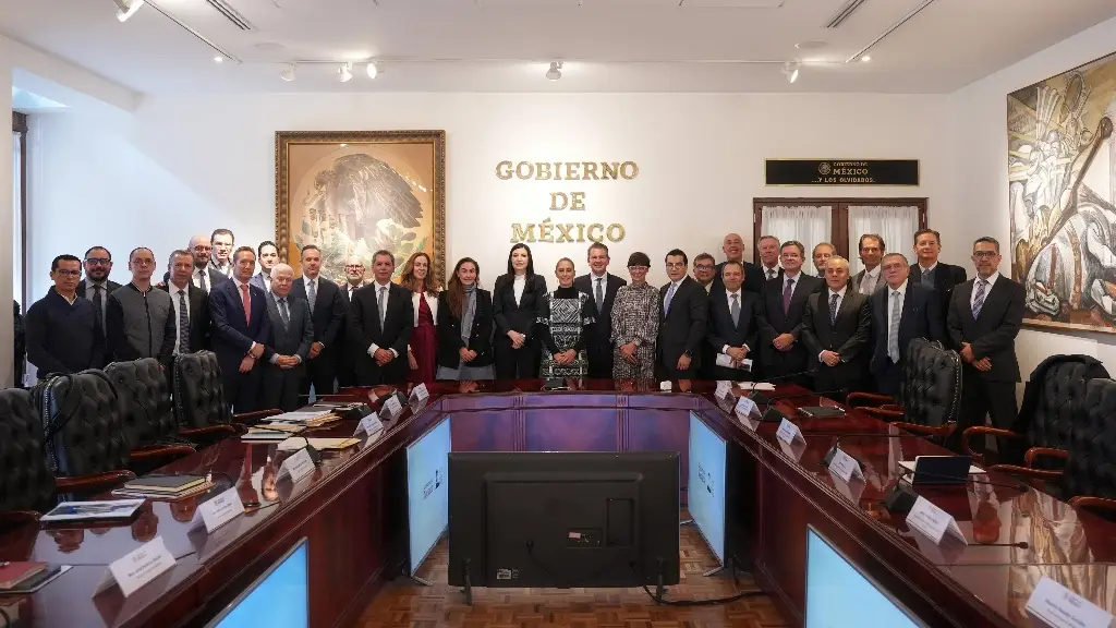 Imagen Sheinbaum reúne a Banxico, Hacienda y bancos para revisar perspectivas económicas