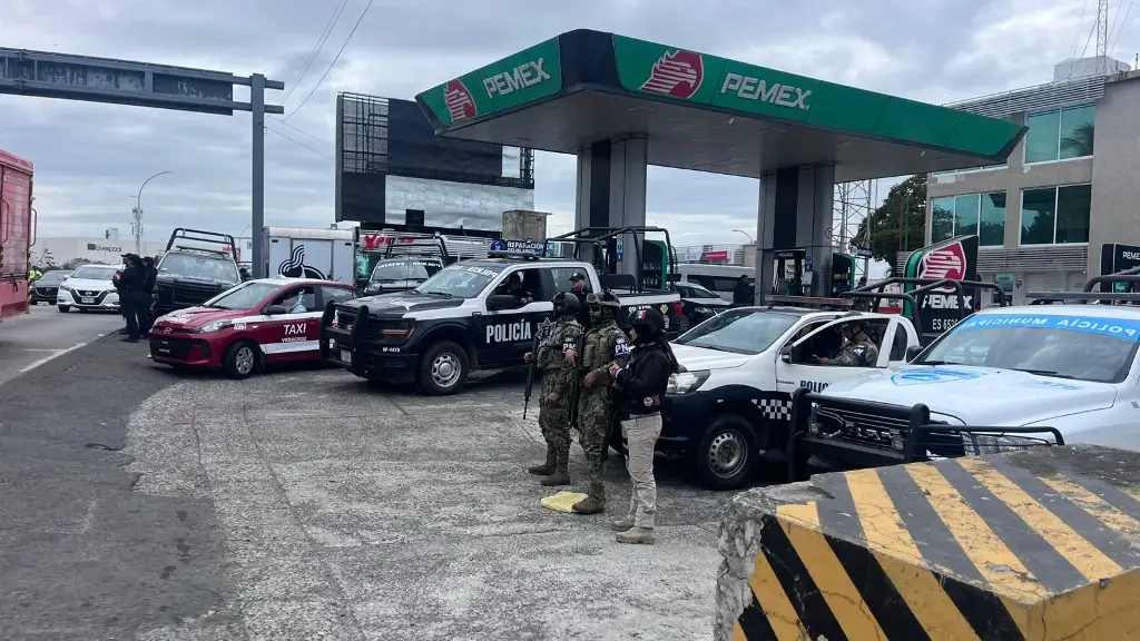 Imagen Autoridades resguardan puente de Boca del Río; este es el motivo 