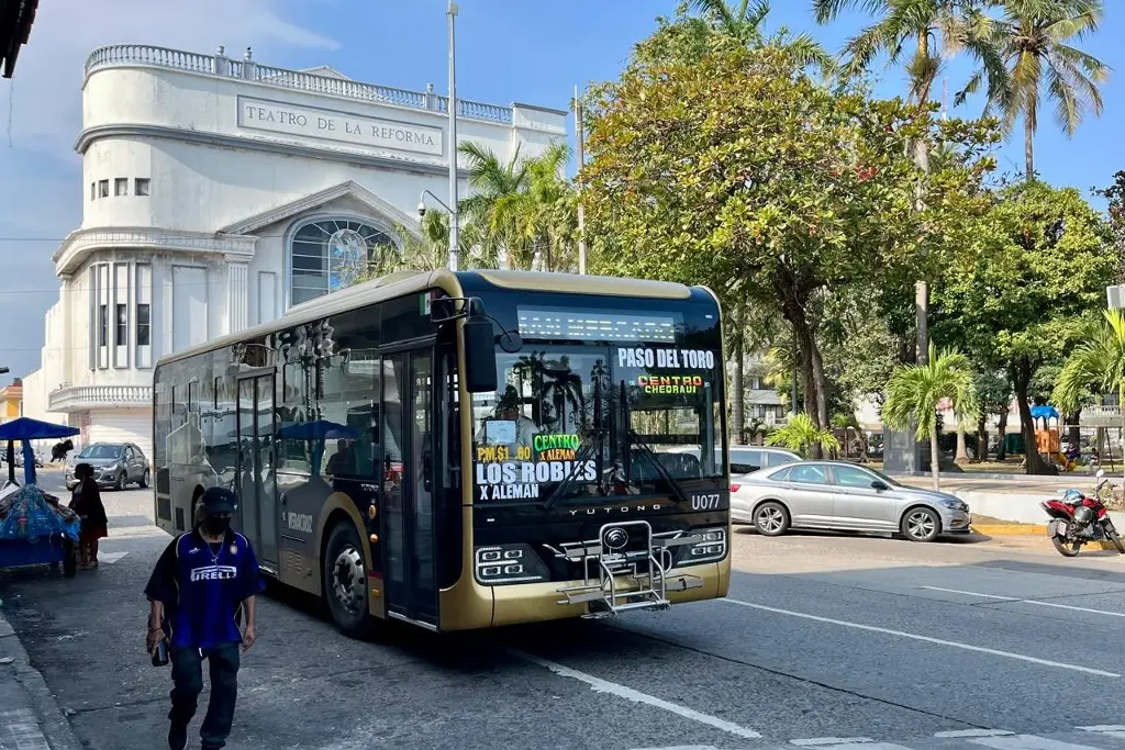 Imagen Alexander busca manejar un Ulúa, con otros camiones tienen que corretear a los demás