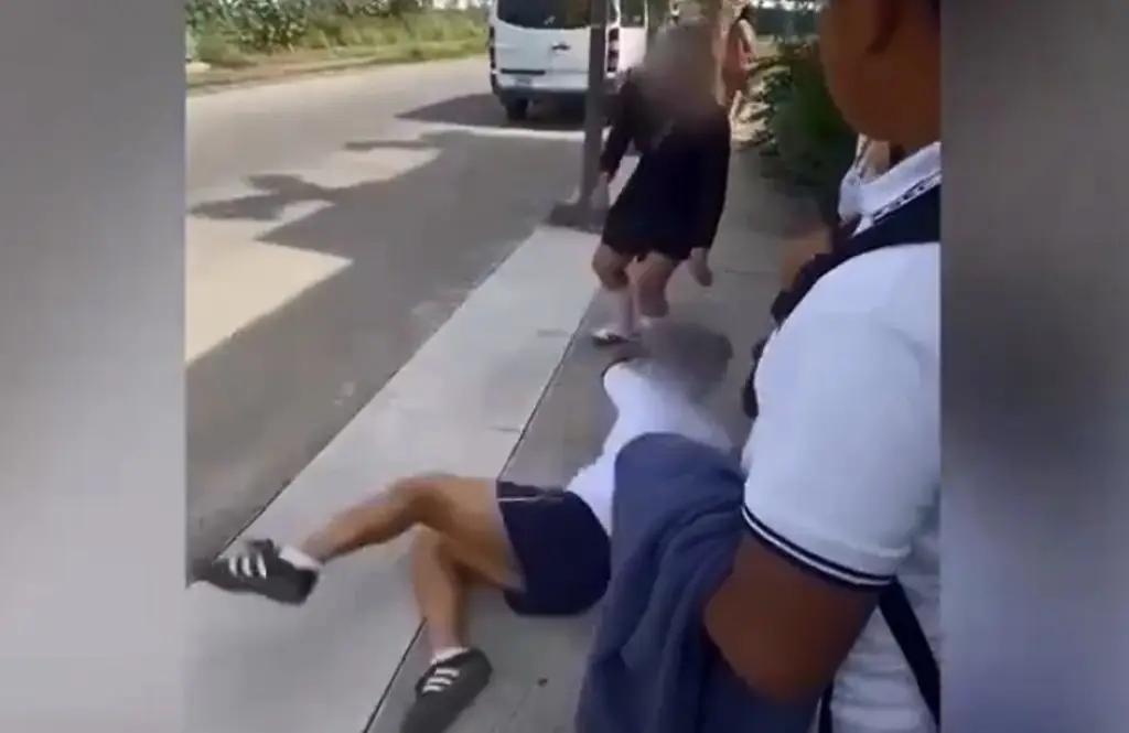 Imagen Alumna de secundaria agrede a compañera en Puerto Vallarta ¿Será sancionada?