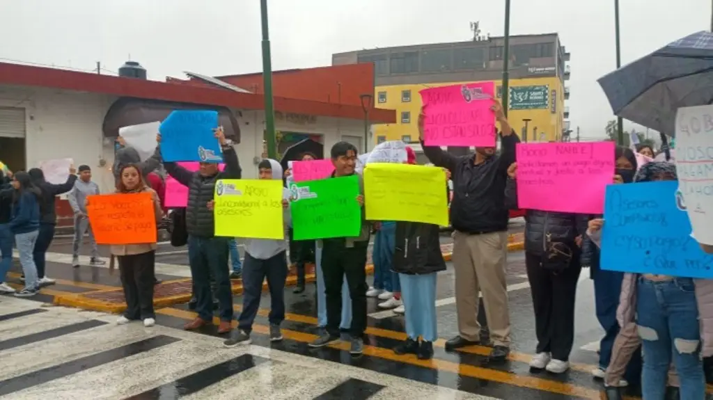 Imagen Docentes UPAV exigen pago de 8 meses de salario en Orizaba, Veracruz 