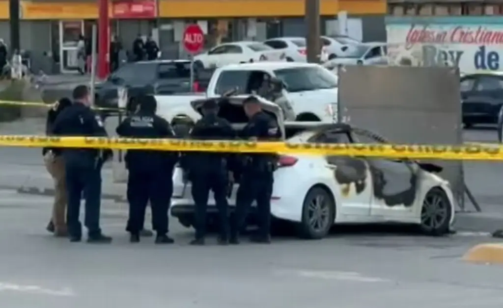 Imagen Hallan 3 cuerpos calcinándose en auto en Baja California