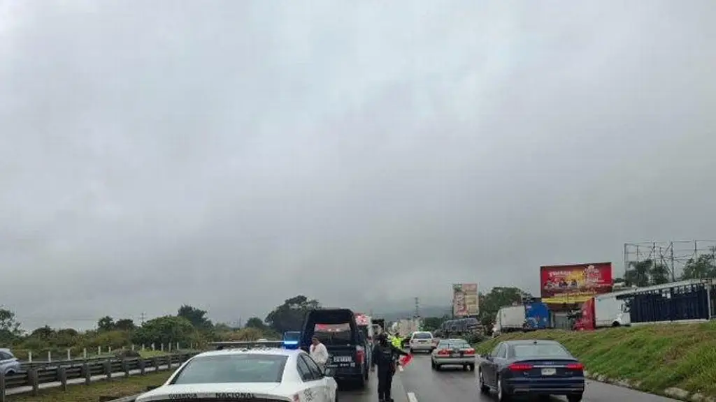 Imagen Otro choque causa cierre en carretera que va al puerto de Veracruz. Precaución