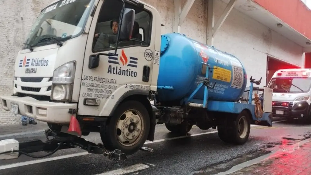 Imagen Fuerte movilización por fuga de gas en pipa en Orizaba, Veracruz