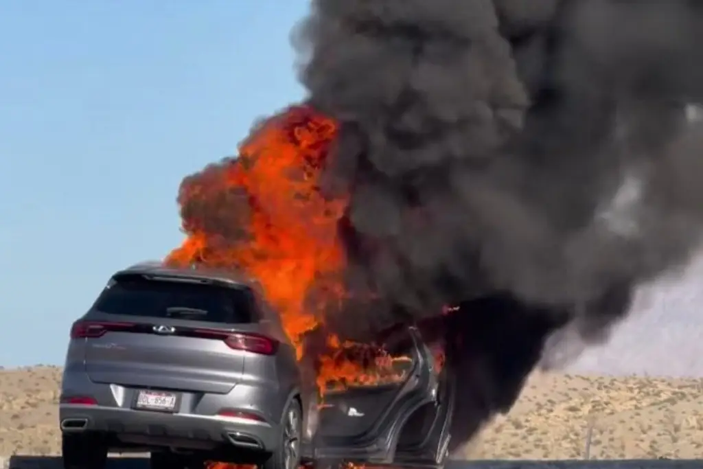 Imagen Se incendia camioneta de influencers 'Pepe y Teo' (+Video)